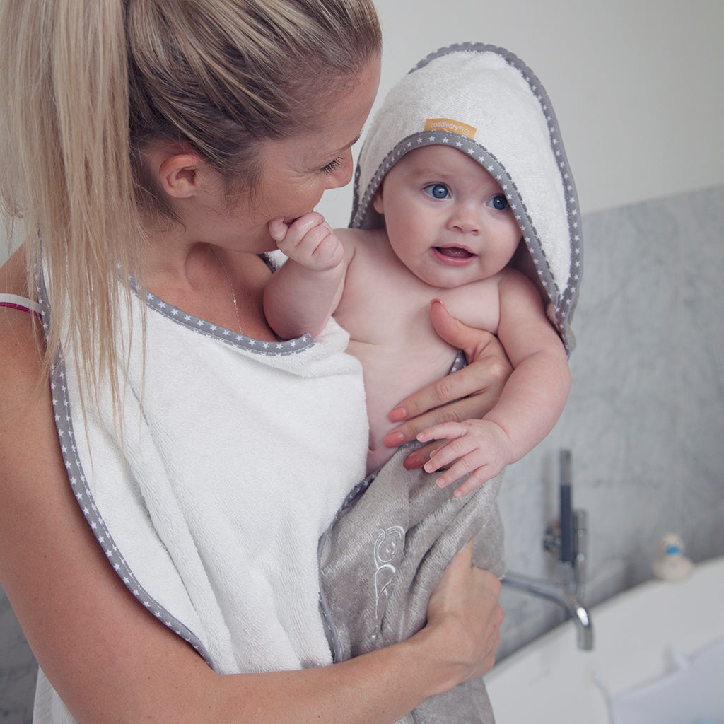 Cuddledry Hands-Free Baby Apron Bath Towel